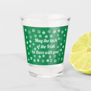 Verre A Shot Clovers à 4 feuilles shamrock sur vert foncé