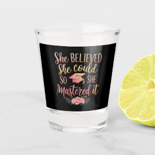 Verre A Shot Elle a cru qu'elle pouvait donc elle l'a maîtrisé