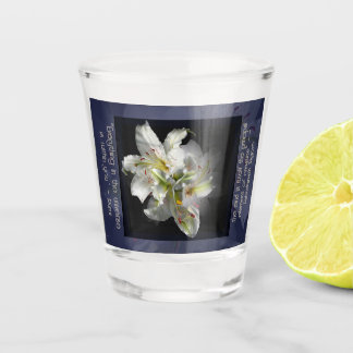 Verre A Shot Fantaisie de lys blancs