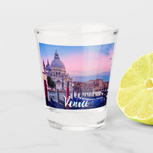 Verre A Shot Grand Canal avec gondoles et église à Venise