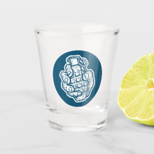Verre A Shot Grenade À La Main En Style Bande Dessinée