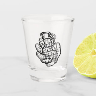 Verre A Shot Grenade À La Main En Style Bande Dessinée