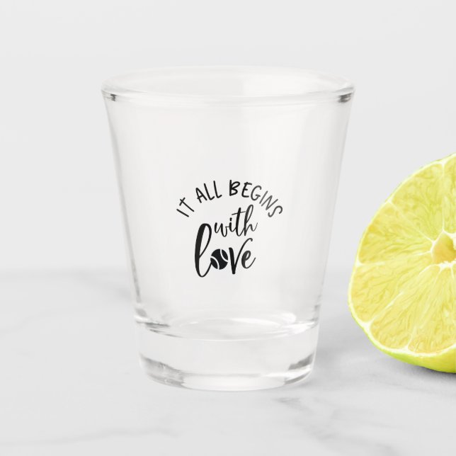 Verre A Shot Joueur de tennis | Tout Commence Avec Amour (Devant)