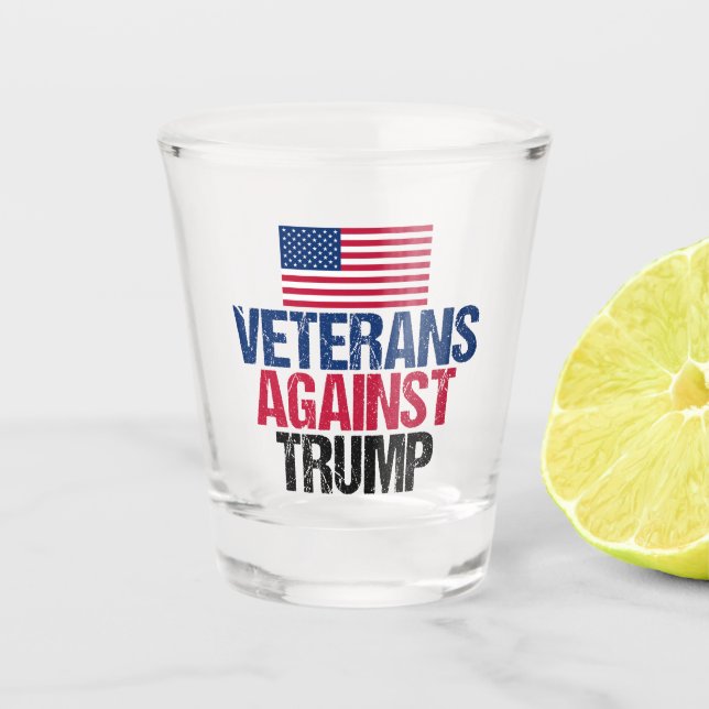 Verre A Shot Les vétérans contre le drapeau américain Trump (Devant)