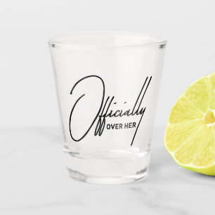 Verre A Shot Officiellement Au-Dessus De Son Amusante Fête De B