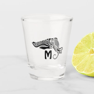 Verre A Shot Poisson-mâchoire primitif à l'obscurité