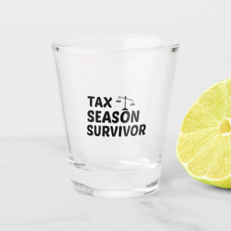 VERRE A SHOT SURVIVANT DE LA SAISON FISCALE