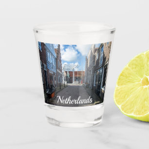 Verre A Shot Village néerlandais avec pont traditionnel en bois