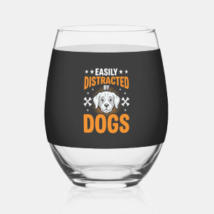 Verre À Vin Sans Pied Facilement Distrait Par Les Chiens
