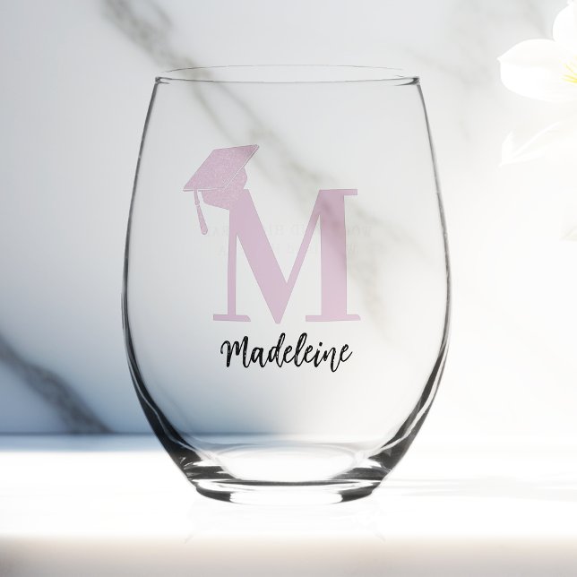 Verre À Vin Sans Pied Pink Graduation Cap Monogramme Minimaliste Chic Ca (graduation gift monogram grad cap calligraphy pink black personalized name stemless wine glass)