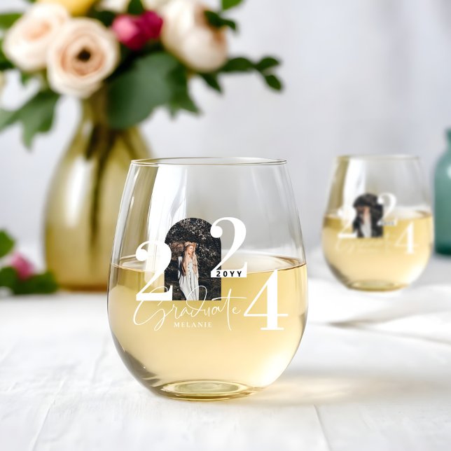 Verre À Vin Sans Pied Script Moderne Gradué Photo d'arc personnalisée (Modern Graduate Script Personalized Arch Photo Stemless Wine Glass)