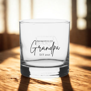 Verre À Whisky Promu à Grand-père EST 2025   Nouveau grand-père