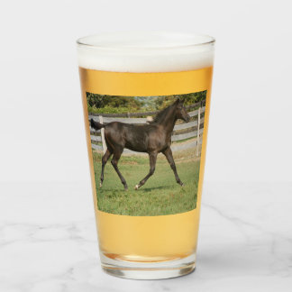 Verre Belle course de chevaux dans un champ