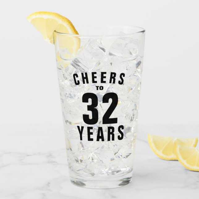 Verre Bravo à 32 ans ! 32e anniversaire bière cadeau (Devant glace)