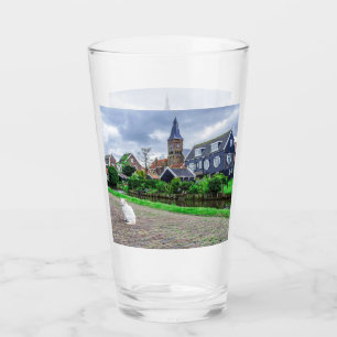 Verre Chat dans le village de pêcheurs traditionnel