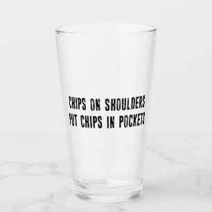 Verre Chips Sur Les Épaules Mettre Des Chips Dans Les Po