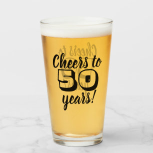 Verre cinquantième Acclamations d'anniversaire à 50 ans