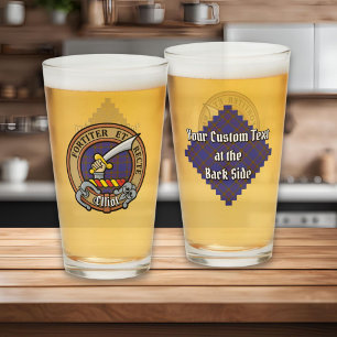 Verre Clan Elliot Crest sur Tartan moderne