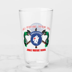 Verre de bière expert de la jungle