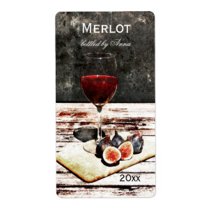 Verre de vin rouge avec figues bouteille de vin ét