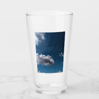 Verre Deux nuages blancs, sur un ciel bleu