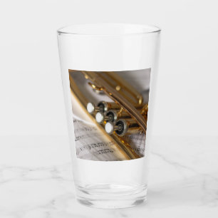 Verre Instrument en laiton de trompette et de feuille de