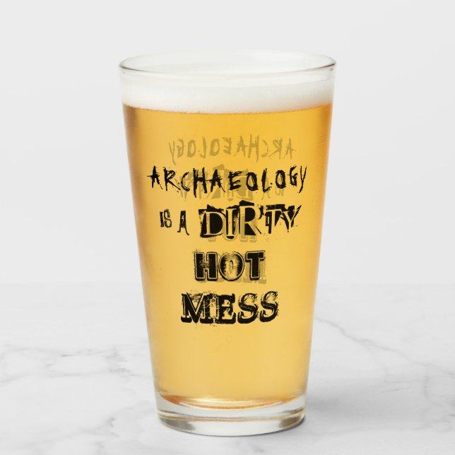 Verre L'archéologie amusante est un jeu de mots à chaud  (Devant (rempli))