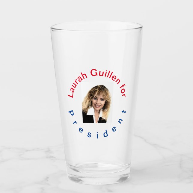 Verre Laurah Guillen, présidente (Devant)