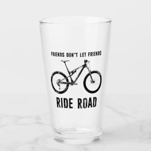 Verre Les amis ne laissent pas les amis faire le vélo de