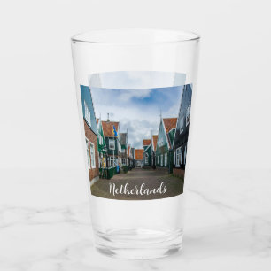 Verre Maisons traditionnelles en bois dans le village de