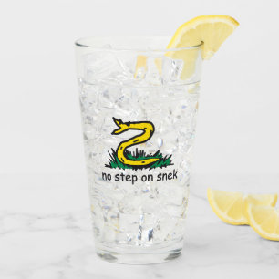 Verre Pas de pas sur les mèmes de snek parodie de Gadsde