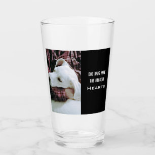 Verre Photo de Dog Dad Hugging Cute White Labrador Mix