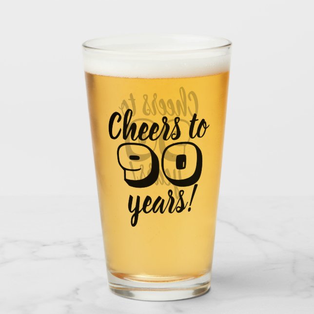 Verre quatre-vingt-dixième Acclamations d'anniversaire à (Devant (rempli))