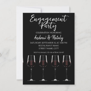 Verres à vin avec du vin rouge sur invitation noir