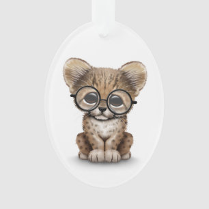 Verres de port de CUB de guépard mignon sur le