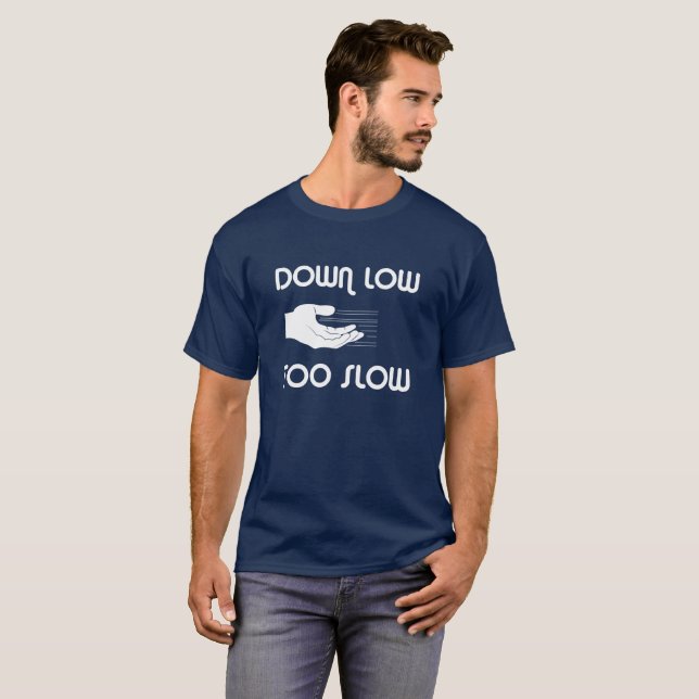 Vers le bas bas, T-shirt trop lent (Devant entier)