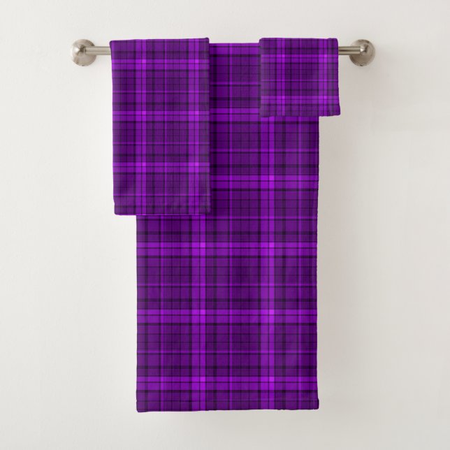 Very beautiful bright chequered pattern of purple  bath towel set (Insitu)