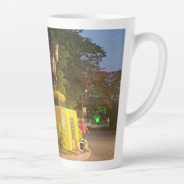 Very nice design on latte mug (Right)