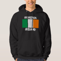 Roscrea, Irlande avec le drapeau irlandais