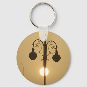 Victorian Charm: Vintage Streetlight Lamp Posts Keychain