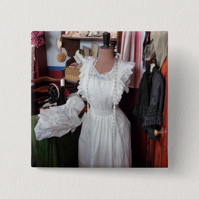 VICTORIAN ENGLAND 2 INCH SQUARE BUTTON (Front)