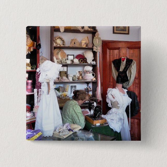 VICTORIAN ENGLAND 2 INCH SQUARE BUTTON (Front)