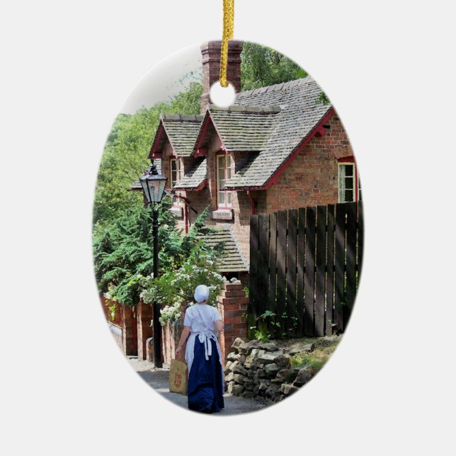 VICTORIAN ENGLAND CERAMIC ORNAMENT (Front)