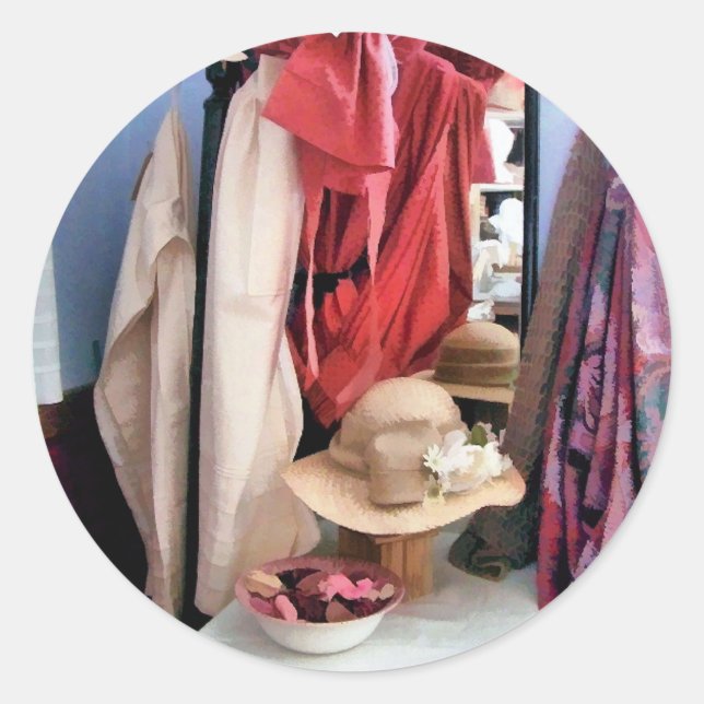 VICTORIAN ENGLAND CLASSIC ROUND STICKER (Front)