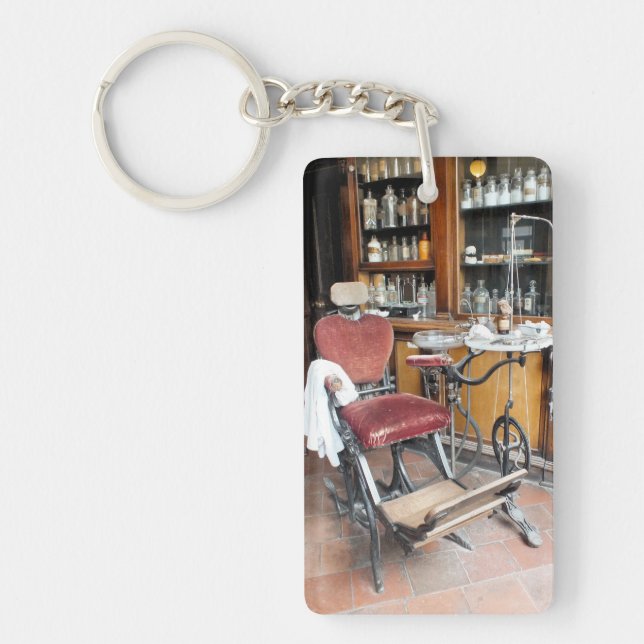 VICTORIAN ENGLAND KEYCHAIN (Front)