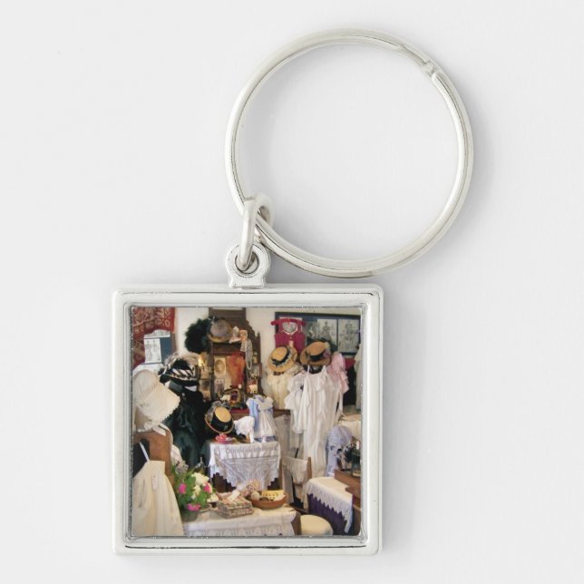 VICTORIAN ENGLAND KEYCHAIN (Front)