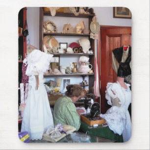 VICTORIAN ENGLAND MOUSE PAD