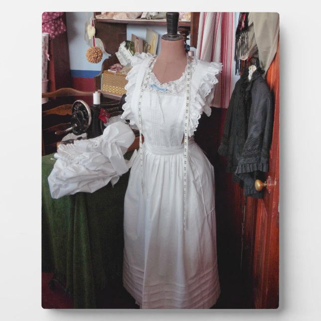 VICTORIAN ENGLAND PLAQUE (Front)