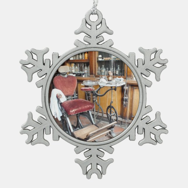 VICTORIAN ENGLAND SNOWFLAKE PEWTER CHRISTMAS ORNAMENT (Front)