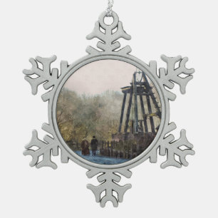 VICTORIAN ENGLAND SNOWFLAKE PEWTER CHRISTMAS ORNAMENT